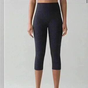 Lululemon Free To Flow Crop midnight gray size 4